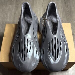 🔥 Yeezy Foam Runner 'Granite' – Size 10 🔥